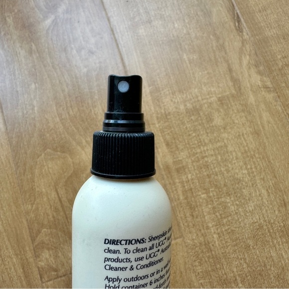 UGG Sheepskin Water & Stain Repellent, Partially Used, 6 FL OZ - Picture 4 of 5
